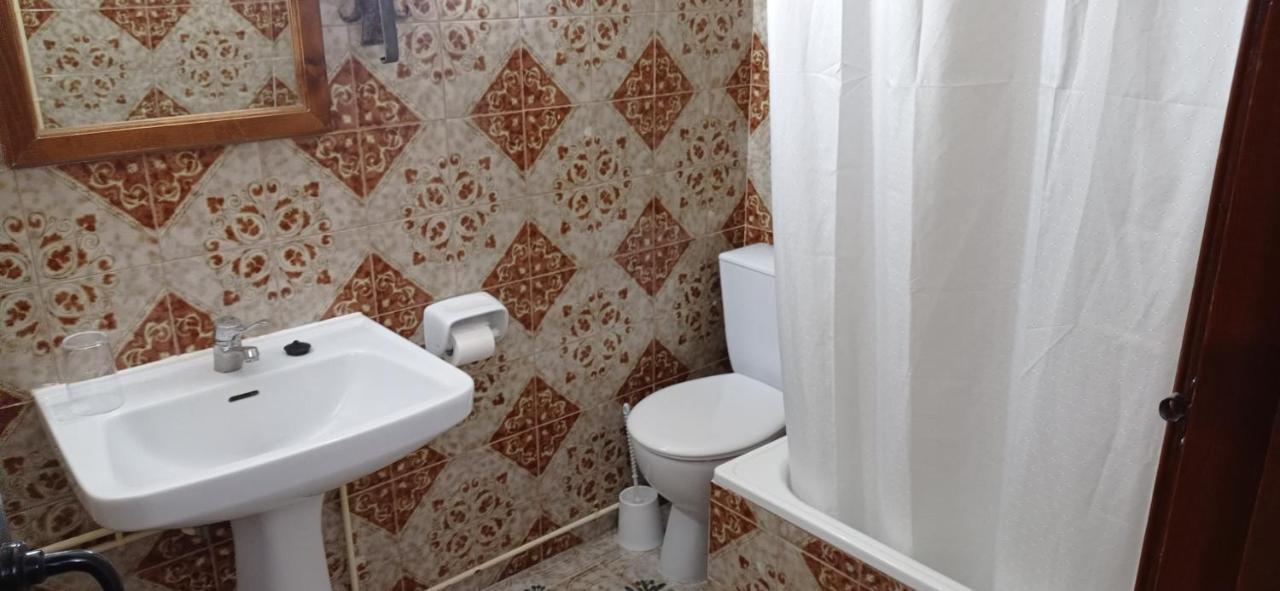 Hostal Gran Capitan Bargas Ngoại thất bức ảnh