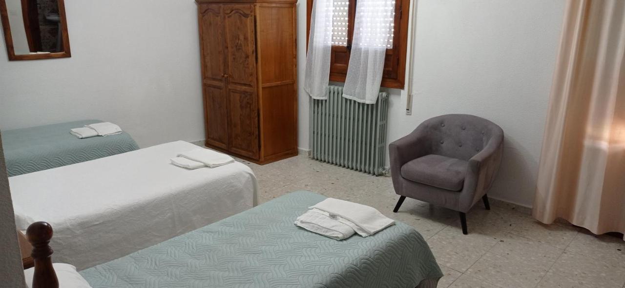 Hostal Gran Capitan Bargas Ngoại thất bức ảnh