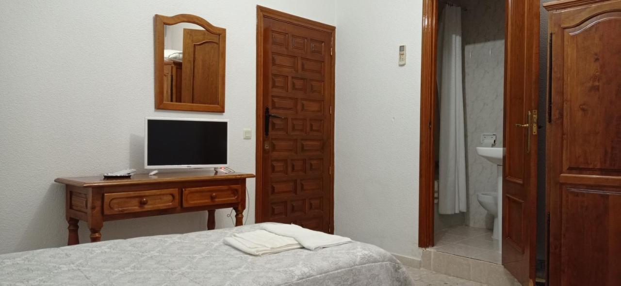Hostal Gran Capitan Bargas Ngoại thất bức ảnh
