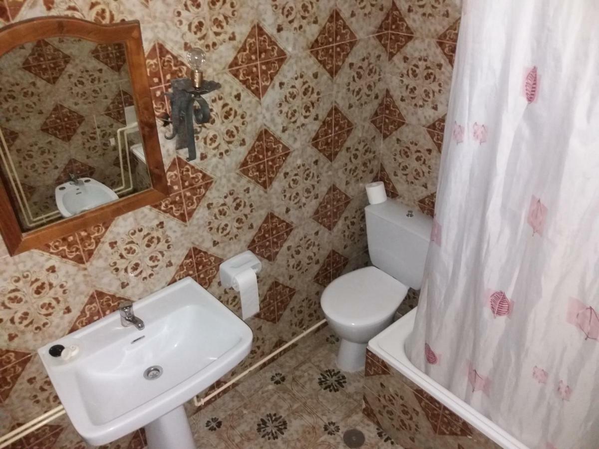 Hostal Gran Capitan Bargas Ngoại thất bức ảnh